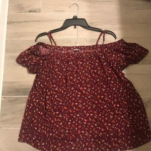 Floral top cold shoulder top!